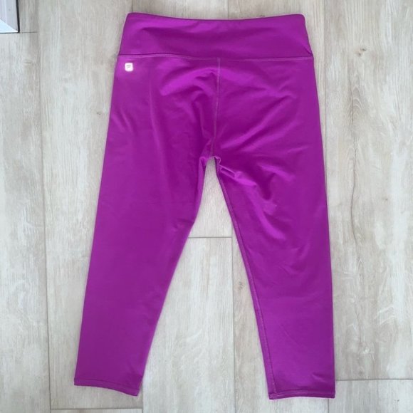 Fabletics Leggings Size Small Fuchsia Pink Magenta Crop Soft Brushed Capris - Picture 8 of 9